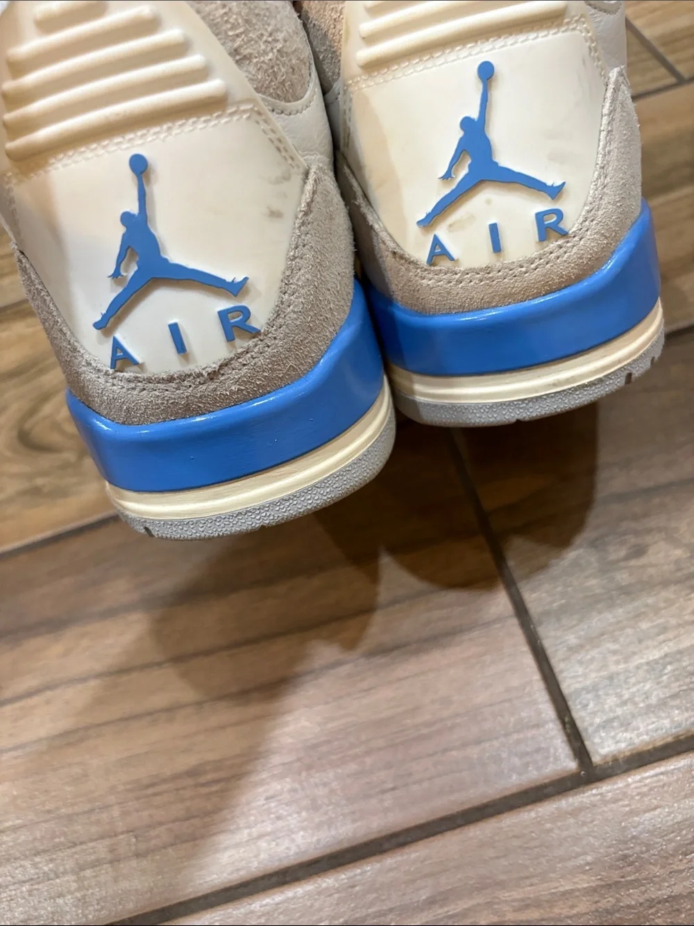 Nike air Jordan 3 retro size 10 White Leather Sneakers with Light Blue Accents